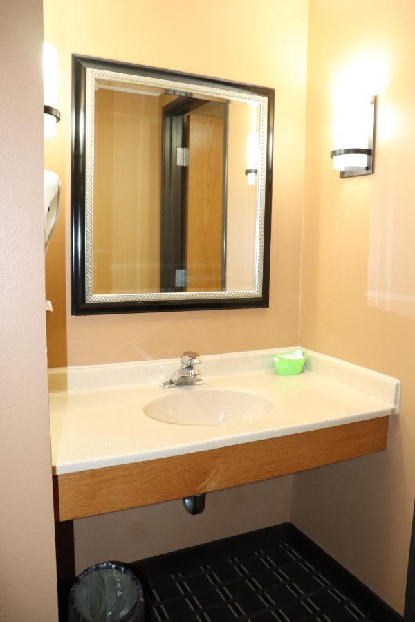Prairie Inn Holmen La Crosse Area Экстерьер фото