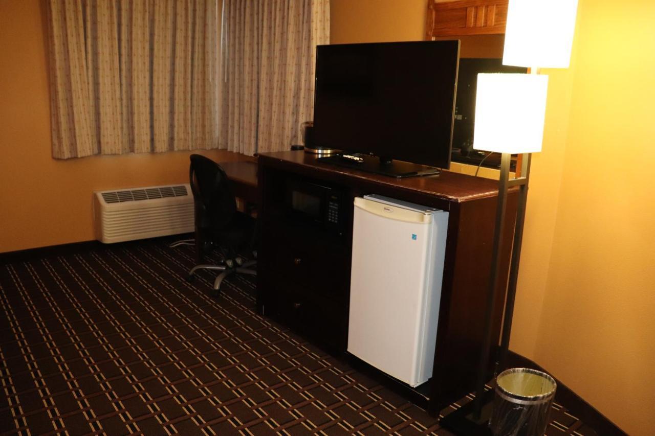 Prairie Inn Holmen La Crosse Area Экстерьер фото